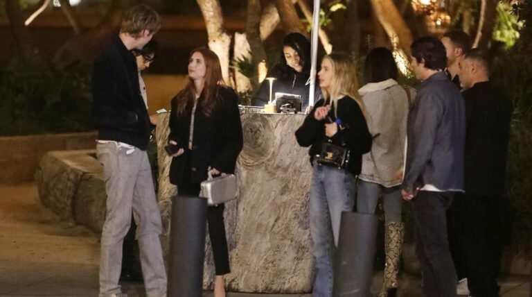 دیت دوستانه، اما رابرتس و اشلی بنسون همراه همسرانشان دیت دوستانه، اما رابرتس و اشلی بنسون همراه همسرانشان