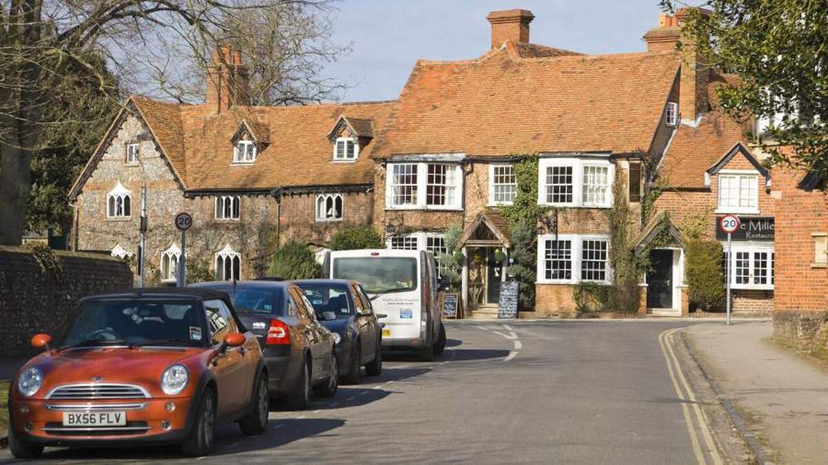 مقامات بریتانیایی به ساکنان محلی گفتند که برای تعمیر جاده‌ها ۱۰۳ سال صبر کنند