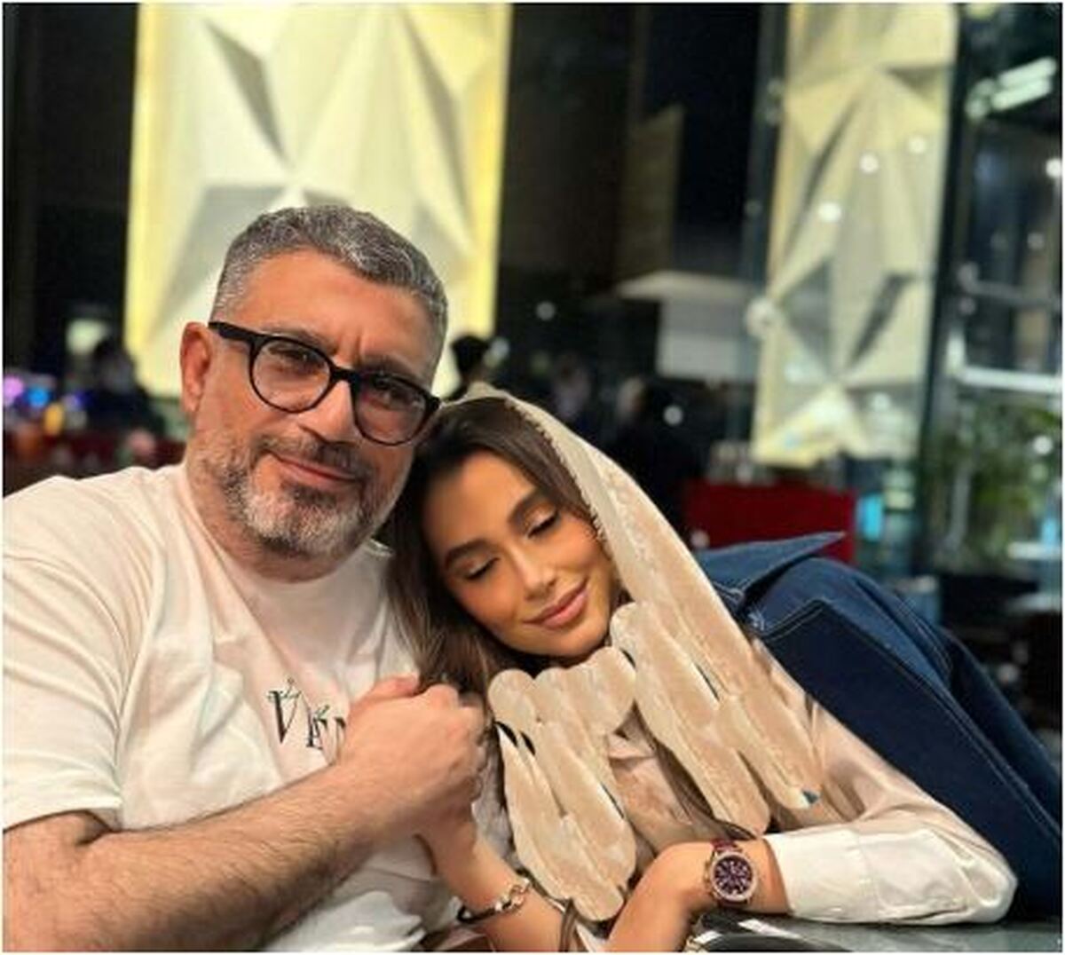 سلفی‌های دیدنی رضا رشیدپور کنار همسر و دختر جوانش/از خانوم بچه‌ها رونمایی نکرده بود!