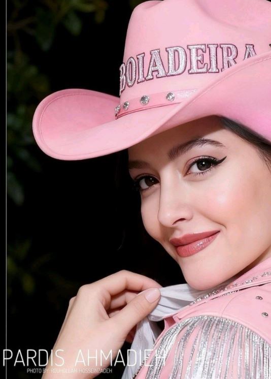 استایل جذاب و الگو برداری شده پردیس احمدیه از شخصیت باربی کولاک کرد! +عکس