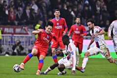 سرمربی لیون درباره داوری گفت: «پاریسن‌ژرمن با احتساب VAR، شانزده بازیکن در فهرست خود دارد. یک فاجعه.»