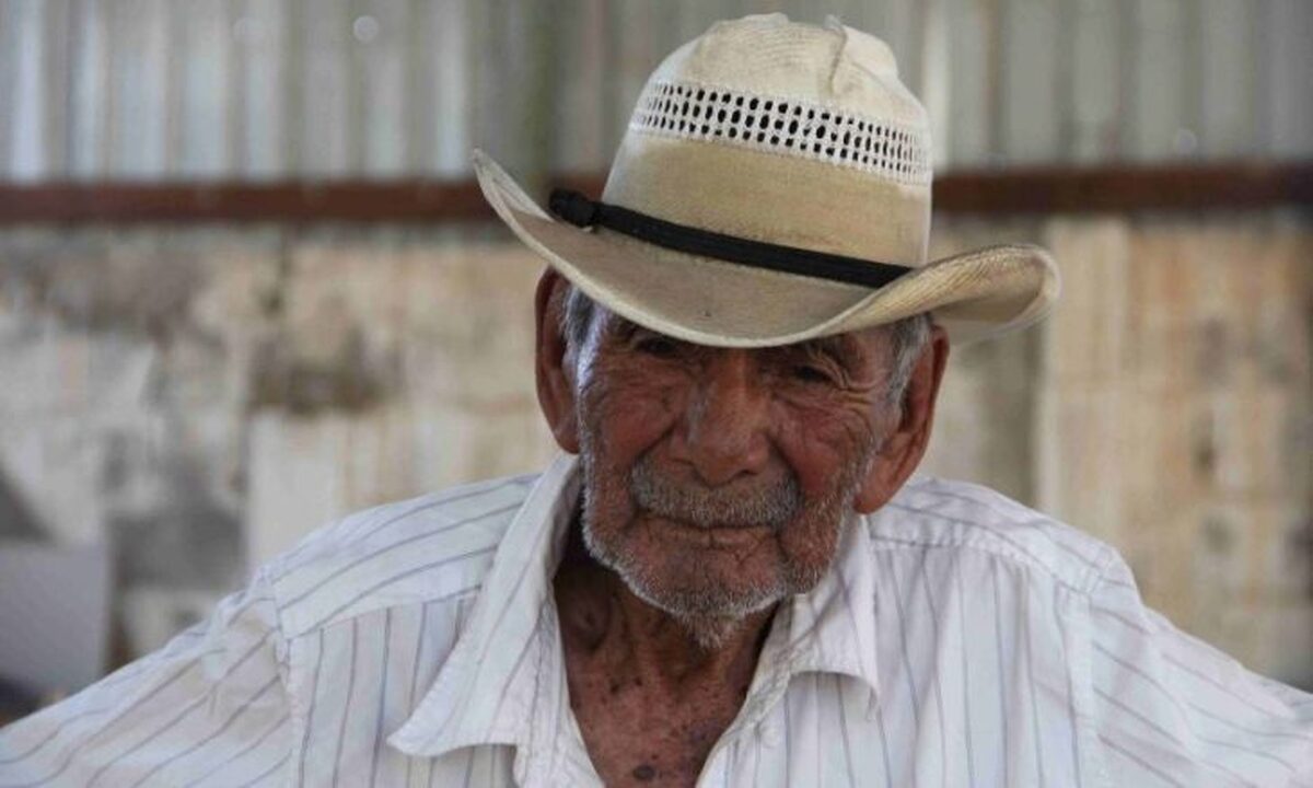 یک تغییر نگران‌کننده در منحنی رضایت جهانی: جوانان در حال تقلا هستند، در حالی که افراد مسن‌تر رضایت بیشتری دارند