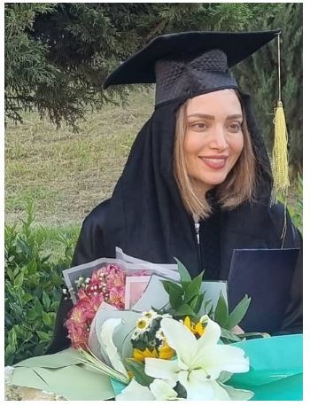 بهنوش طباطبایی با لباس فارغ‌التحصیلی خوشحال و خندان! +عکس