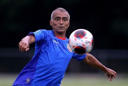 روماریو پایان رابطه عاشقانه‌اش با دانشجوی ۳۷ ساله را اعلام کرد