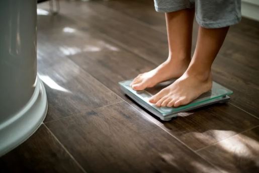 کاهش وزن سریع با ژیم غذایی چه آسیب‌هایی به بدن وارد می‌کند؟