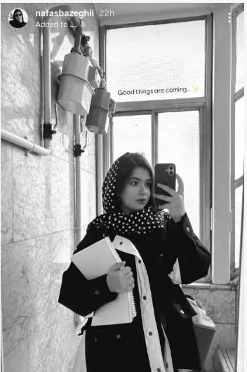 نفس بازغی با یک عکس سیاه و سفید از آیفون آخرین مدلش رونمایی کرد! نفس بازغی با یک عکس سیاه و سفید از آیفون آخرین مدلش رونمایی کرد!