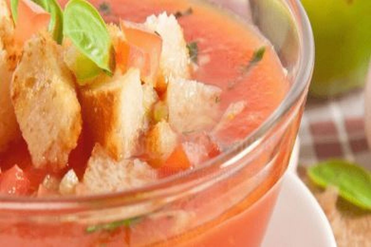 این سوپ خوشرنگ و مجلسی گازپاچو را برای مهمان‌های ویژه آماده کنید