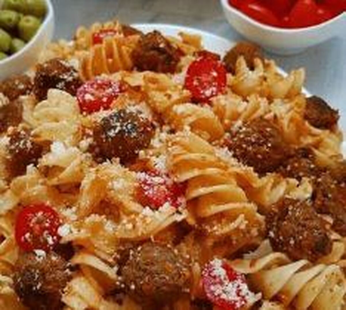 برای شام با پارتنرتان این پاستا فوسیلی میت بال را درست کنید