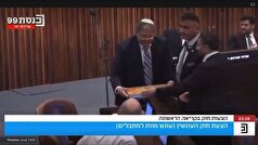 توزیع شیرینی در کنست اسرائیل درپی تصویب طرح اعدام اسرای فلسطینی