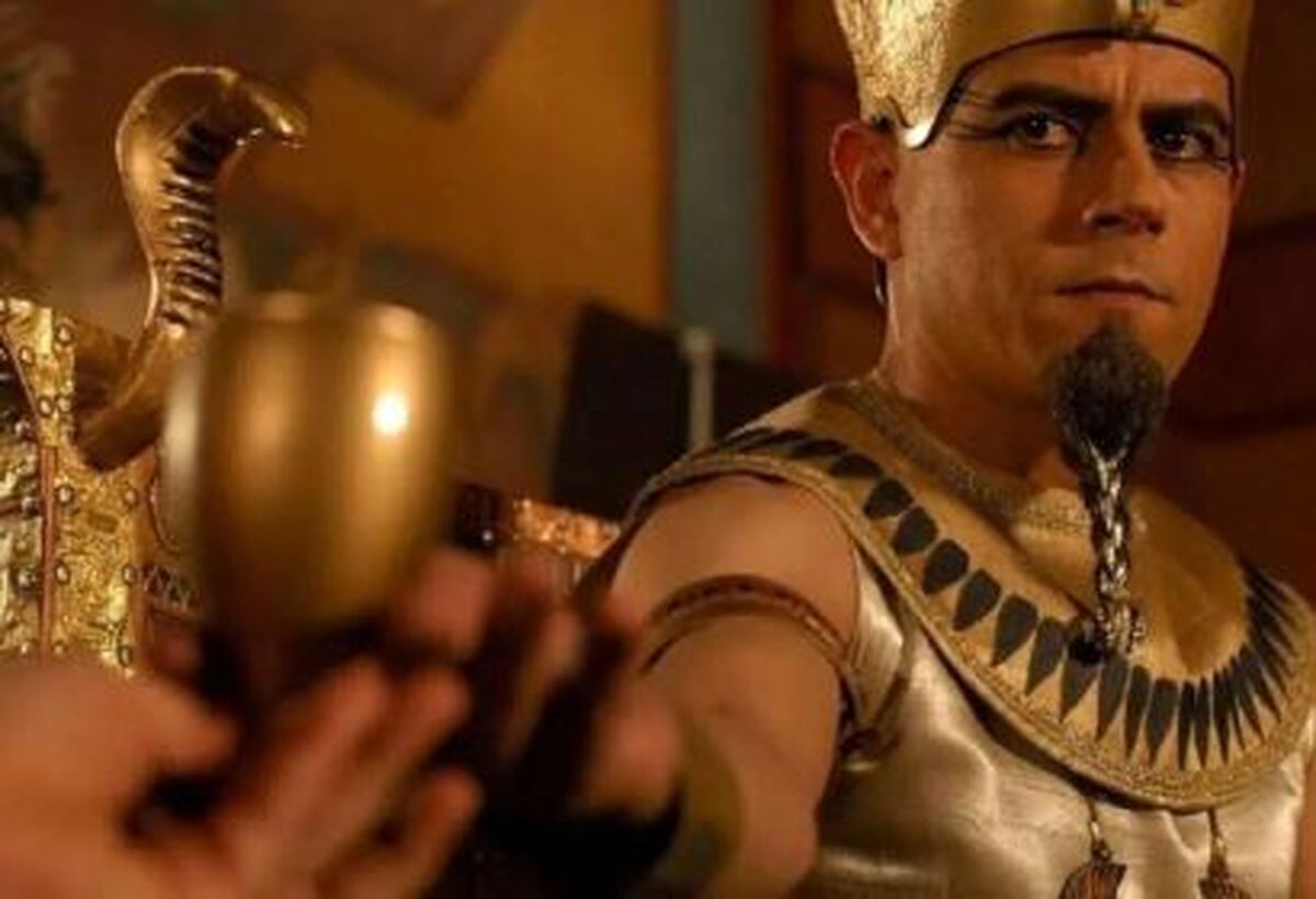 شرایط سخت فیلمبرداری بازیگران نقش نفرتیتی، آخناتون و یوزارسیف در پشت صحنه سریال یوسف