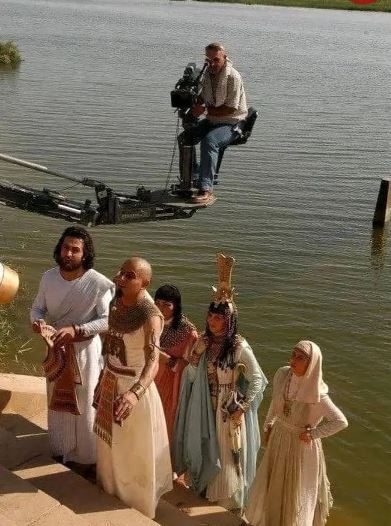 شرایط سخت فیلمبرداری بازیگران نقش نفرتیتی، آخناتون و یوزارسیف در پشت صحنه سریال یوسف شرایط سخت فیلمبرداری بازیگران نقش نفرتیتی، آخناتون و یوزارسیف در پشت صحنه سریال یوسف