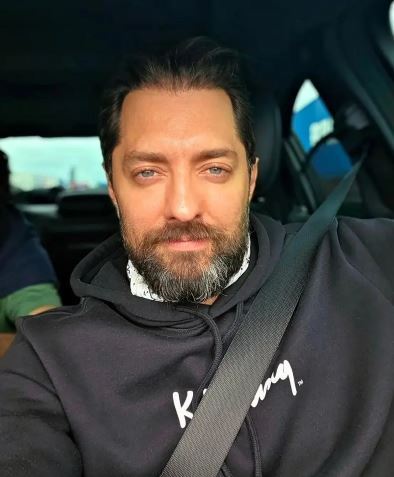 استایل اسپرت و گنگ بهرام رادان پشت رول جلب توجه کرد!