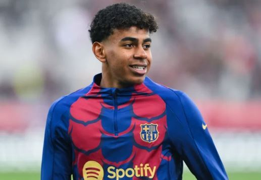 پدر ۳۵ ساله لامینه یامال با زنی همسن فرزندش نامزد کرد!