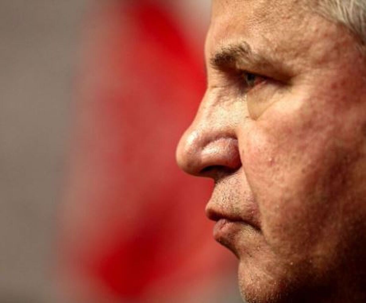 علی پروین از بیمارستان مرخص شد