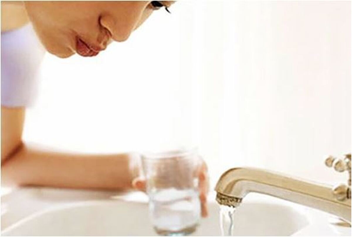 چرا نباید بعد از مسواک زدن دهن را بشوییم؟