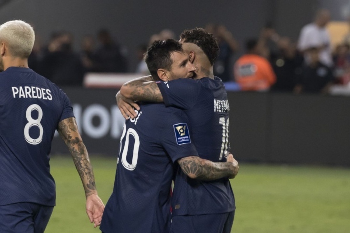 TransferRoom فهرستی از ۱۵ انتقال گران‌قیمت تاریخ را با احتساب تورم منتشر کرد