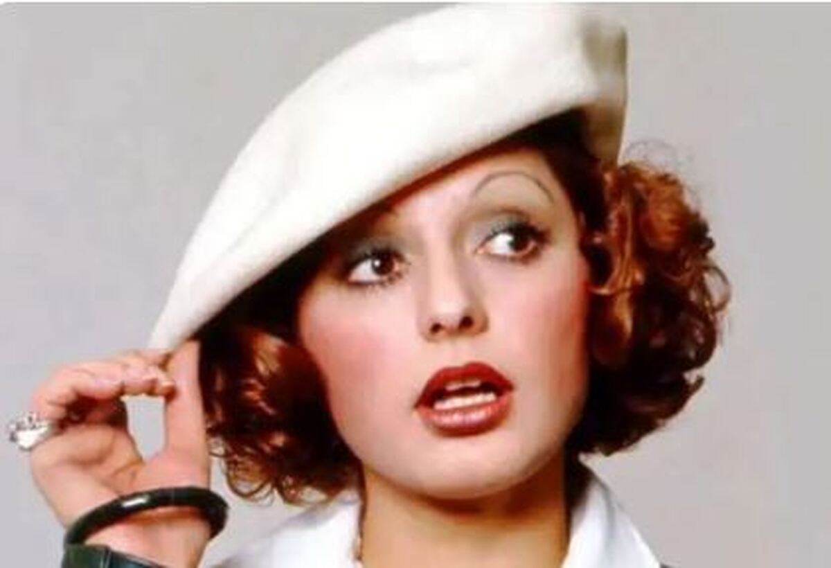 چهره کیوت گوگوش در ۵ سالگی با یک پاپیون روی موهاش!