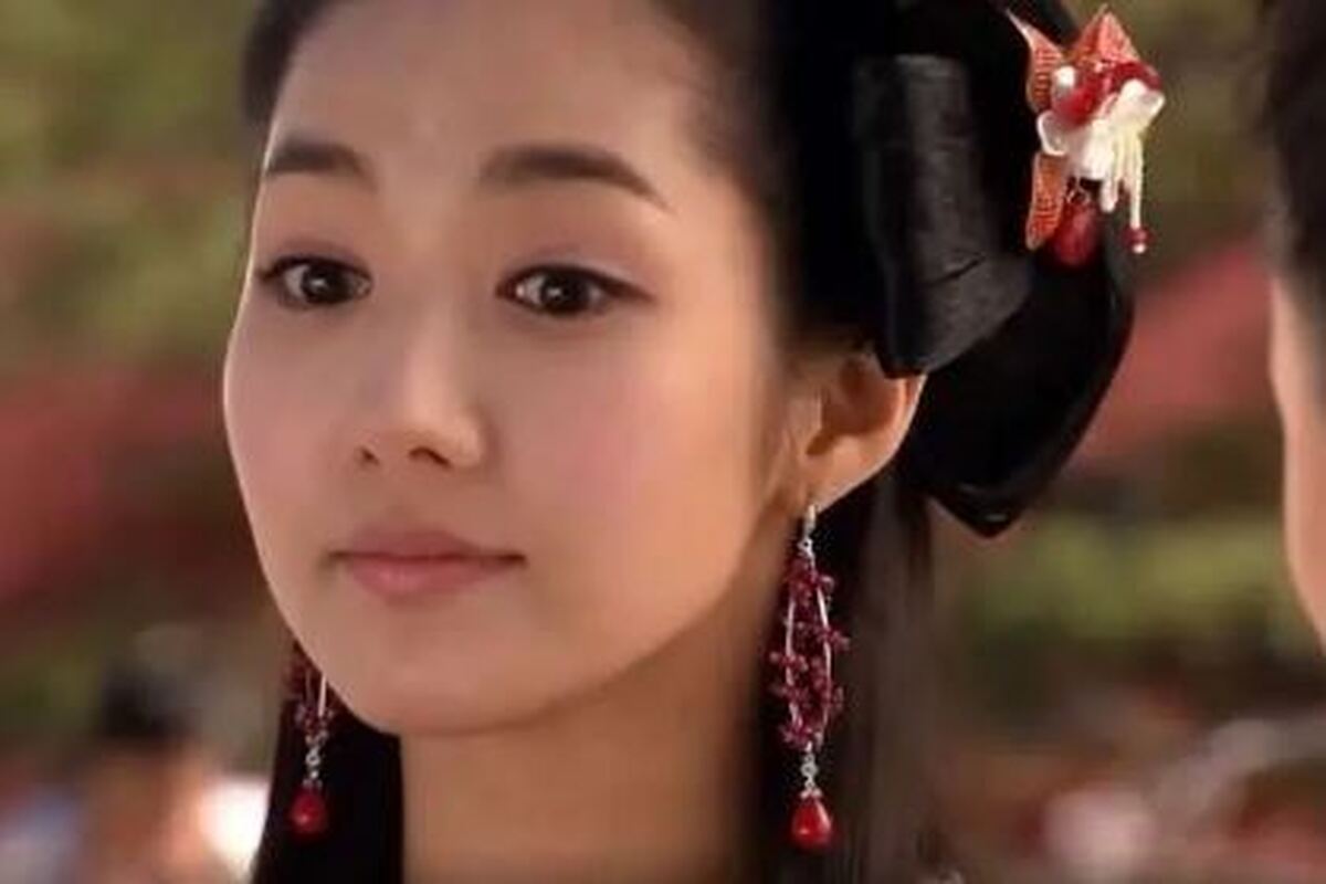 «پرنسس لاهی» با یک لباس عجیب دنیای مد رو به چالش کشید! +عکس