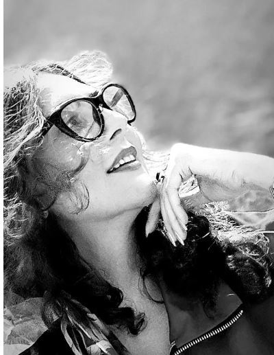 عکس متفاوت شیوا مکینیان بازیگر نقش شری در سریال پایتخت عکس متفاوت شیوا مکینیان بازیگر نقش شری در سریال پایتخت