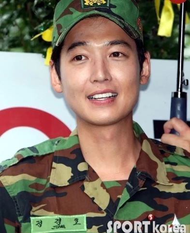 چهرۀ «شاهزاده هودونگ» (سریال جومونگ ۳) در روز ترخیص از خدمت سربازی