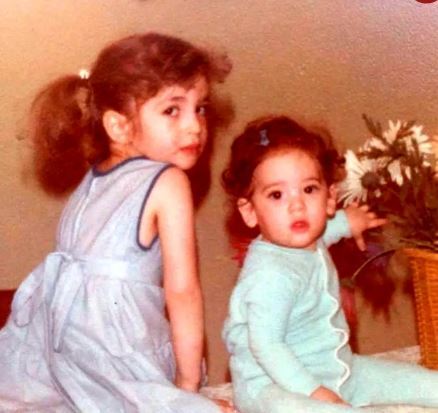 تصویری از کودکی مرحوم عسل بدیعی، مثل عروسک میمونه!