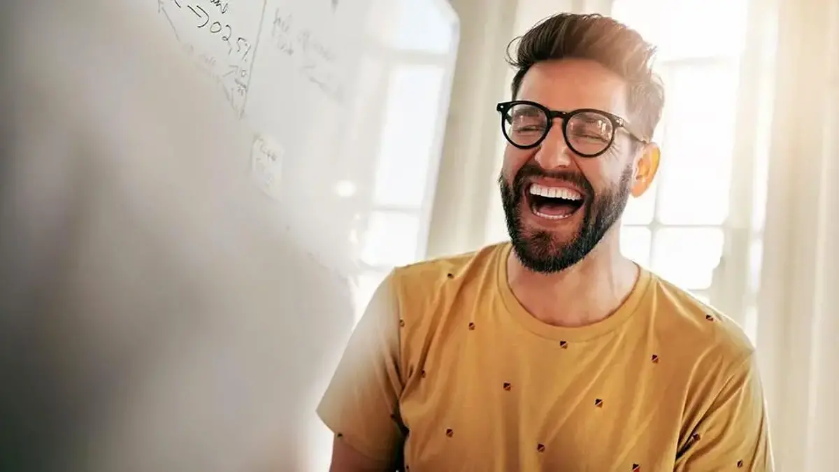 آشنایی با دلایل بروز خنده عصبی!