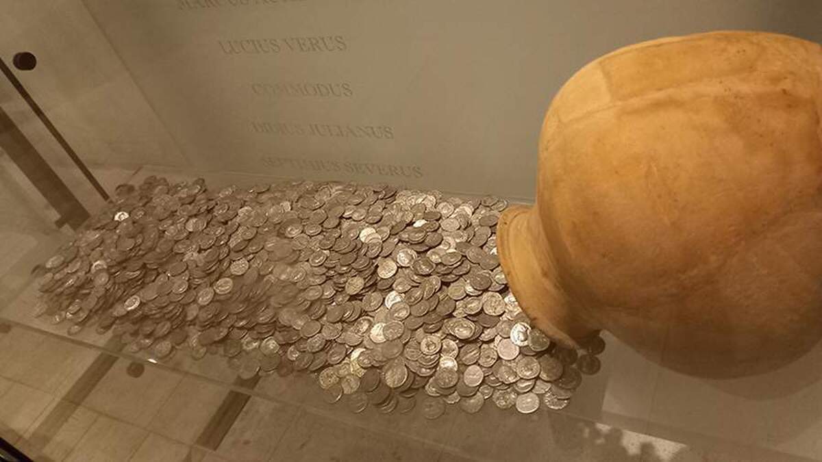 یک ماهیگیر در سوئد یکی از بزرگترین گنجینه‌های قرون وسطی را کشف کرد.