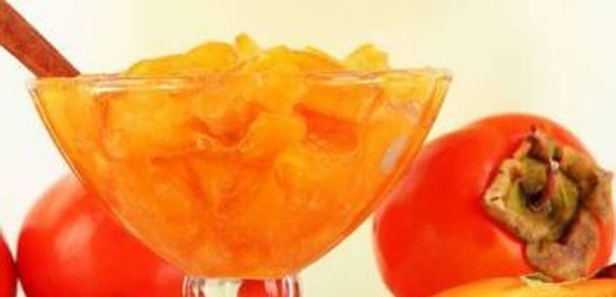 صبح پاییزی را با این مربای خوشرنگ و معروف خرمالو شروع کنید