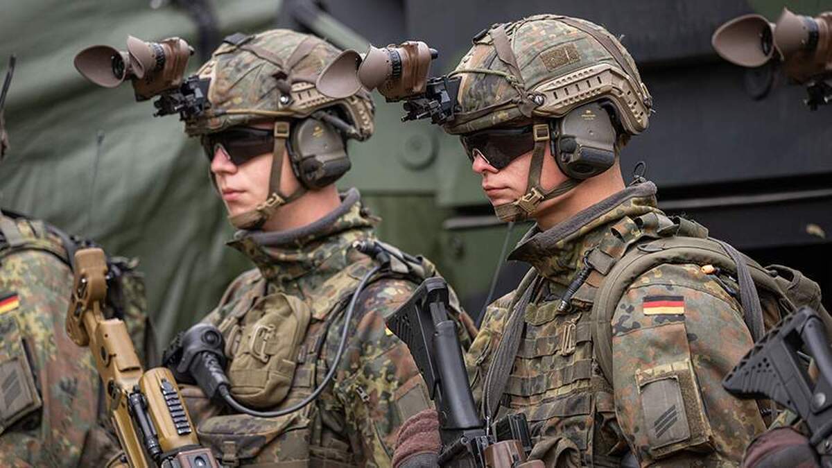 پولیتیکو از نگرانی‌های فرانسه در بحبوحه تجدید تسلیحات آلمان مطلع شده است.