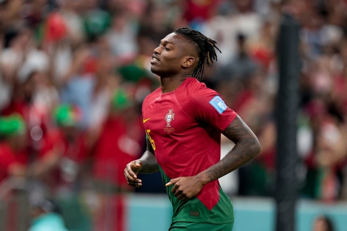 آرسنال و چلسی آماده‌اند تا برای جذب رافائل لیائو، وینگر میلان، با یکدیگر رقابت کنند