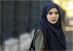 المیرا دهقانی با این سلفی آیینه‌ای از گوشی اخرین مدلش رونمایی کرد/نارنجی هم هست..