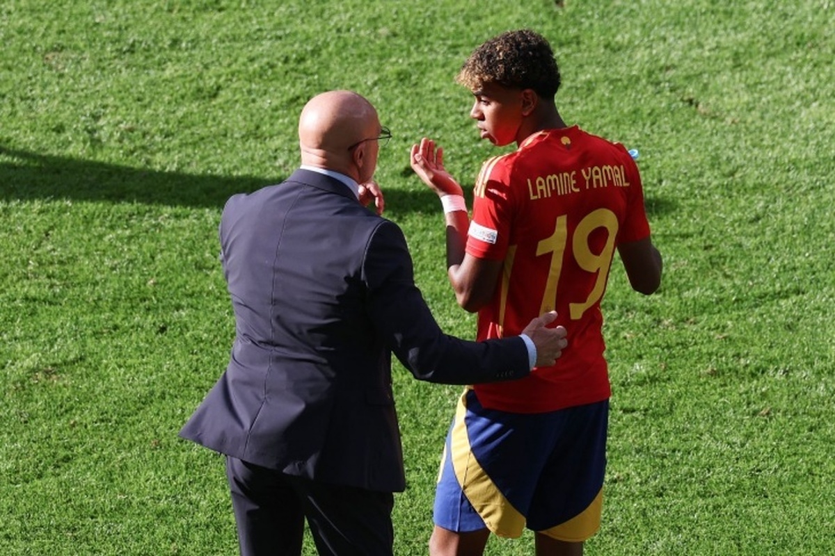 سرمربی تیم ملی اسپانیا در مورد اختلافاتش با بارسلونا گفت: «من خواستار احترام به تصمیماتم هستم.»