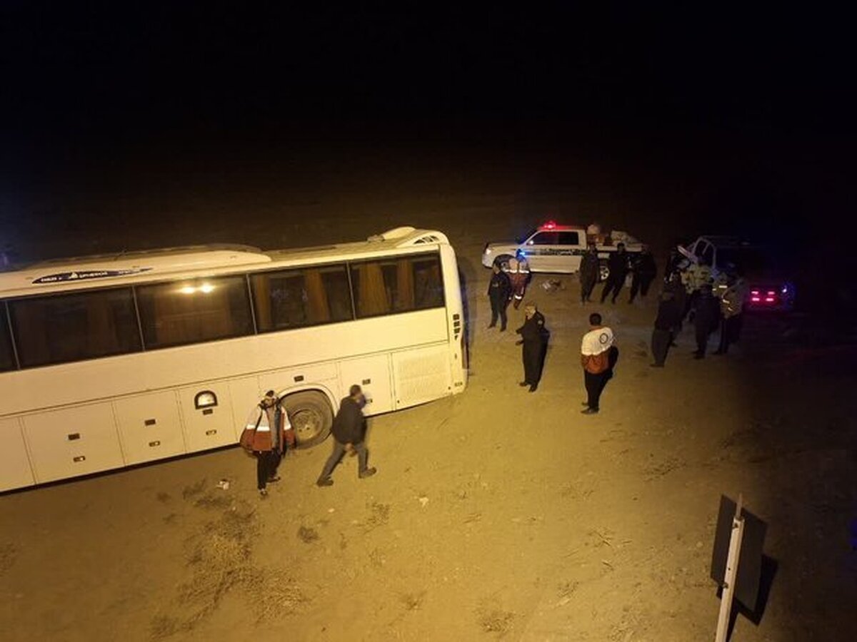 انحراف اتوبوس در محور نیشابور به سبزوار ۲۳ مصدوم برجای گذاشت