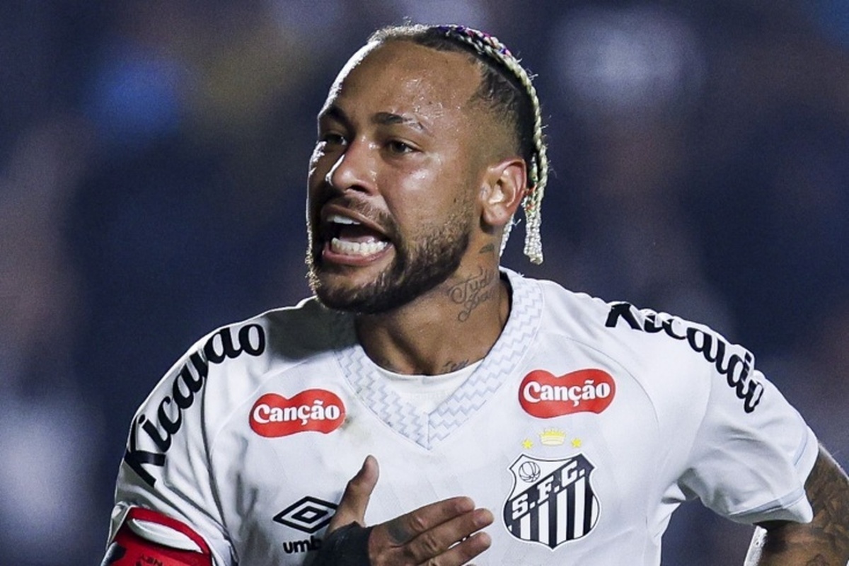 مدیر ورزشی سانتوس از نیمار حمایت کرد