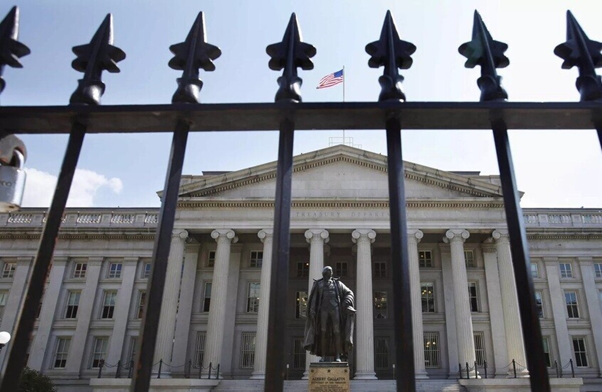 کاخ سفید دموکرات‌ها را به تلاش برای بدنام کردن ترامپ از طریق ایمیل‌های اپستین متهم کرد