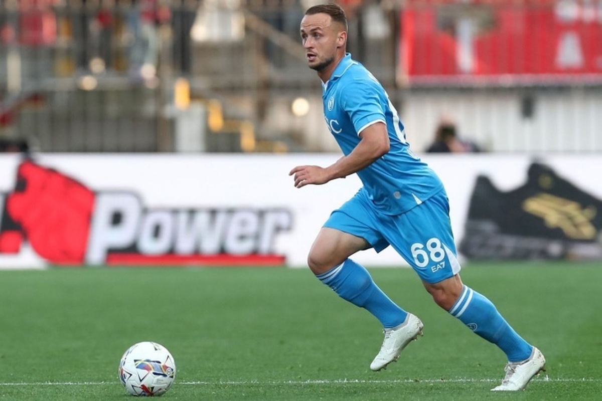 مدیر برنامه لوبوتکا، بازیکن ناپولی: کونته برای استانیسلاو مانند یک پدر است