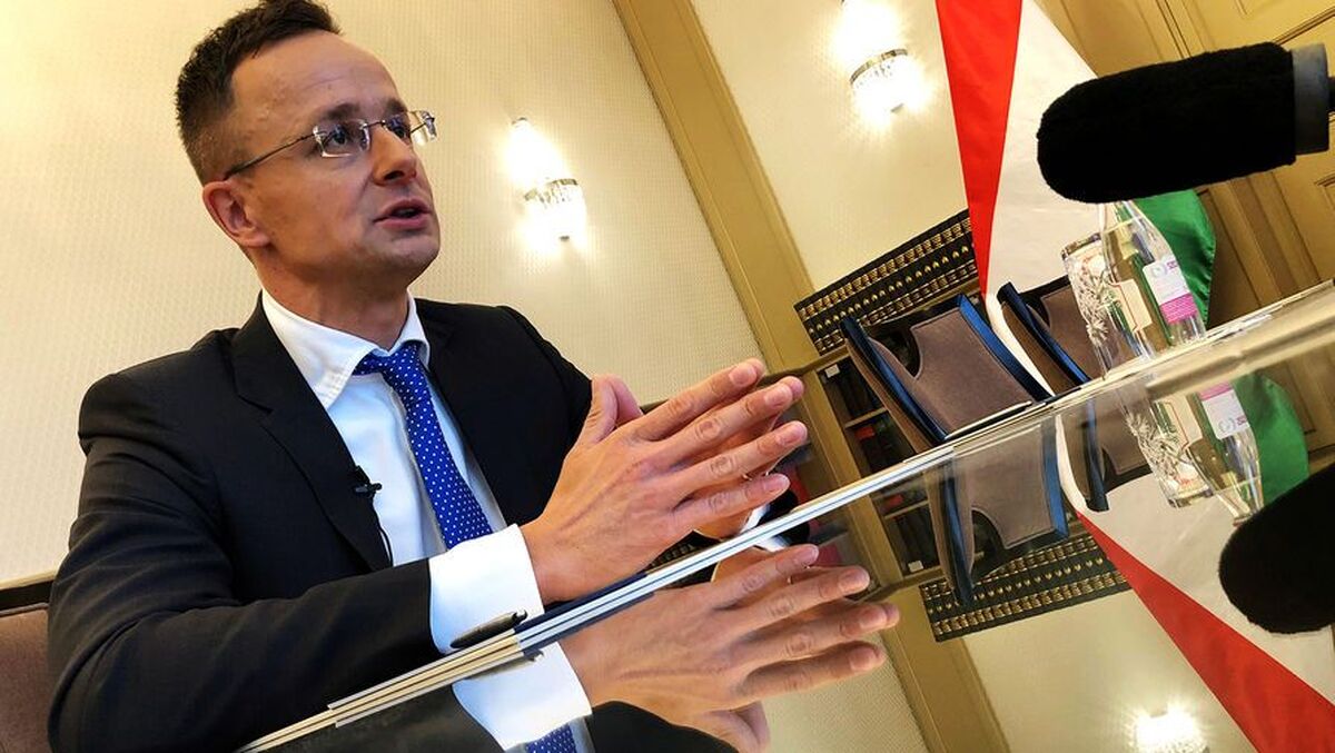 وزیر امور خارجه مجارستان از اتحادیه اروپا خواست تا کمک‌های مالی به اوکراین را متوقف کند