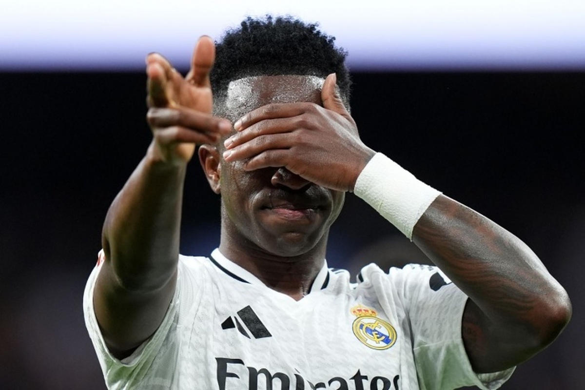 وینیسیوس خطاب به هواداران رایو وایکانو: شما یک سال کامل برای تماشای من پول می‌دهید