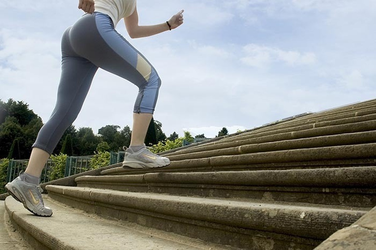 AJ: بالا رفتن از حداقل ۵۰ پله در روز قلب را تقویت می‌کند