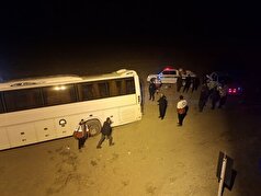 انحراف اتوبوس در محور نیشابور به سبزوار ۲۳ مصدوم برجای گذاشت