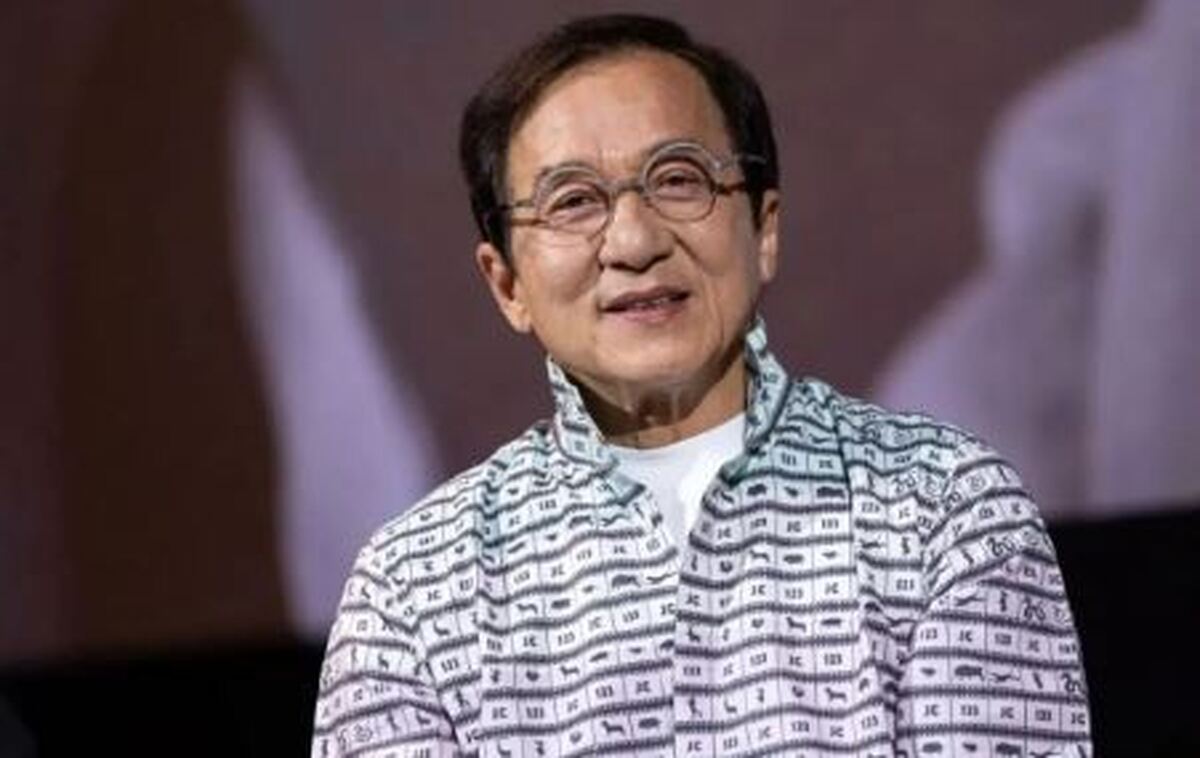 تصویر منتشر شده از جکی چان روی تخت بیمارستان دروغی است!