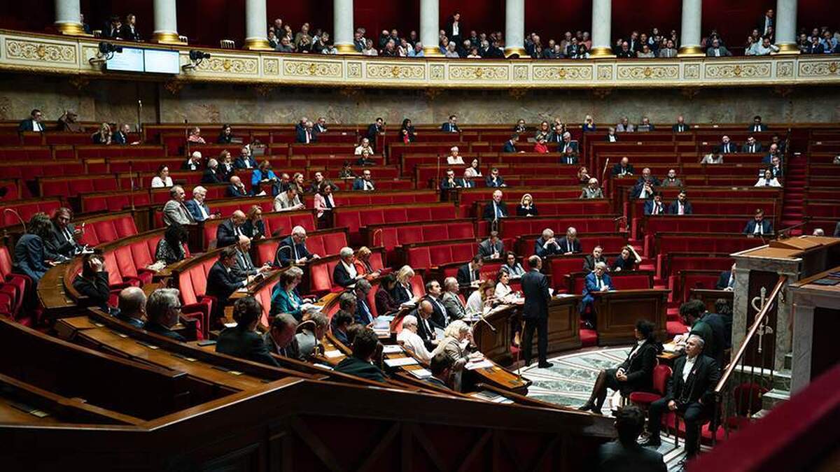 فرانسه اعلام کرد که تعلیق اصلاحات بازنشستگی خود را تصویب کرده است.