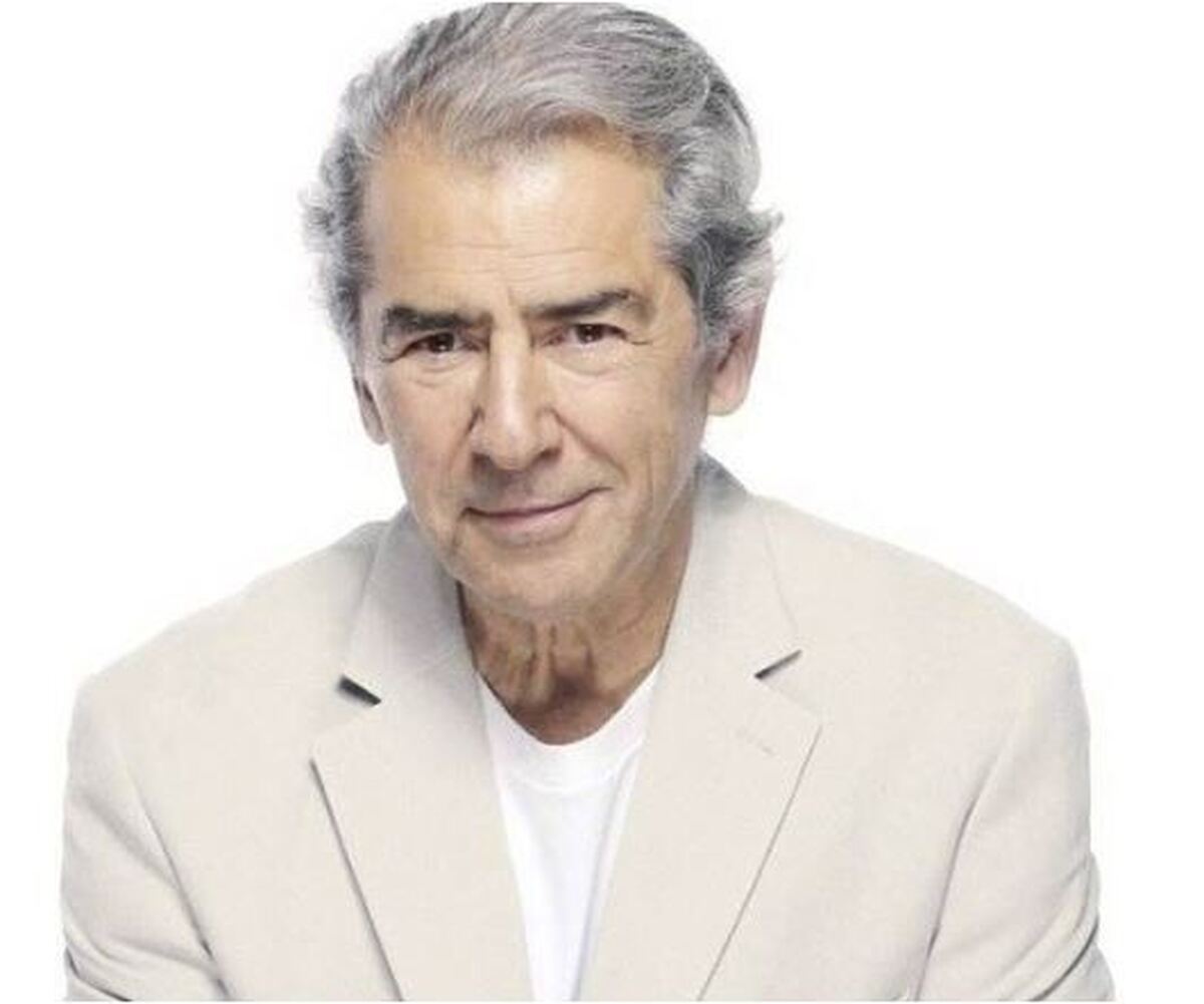 سورپرایز خودمانی جشن تولد ۷۲ سالگی فرامرز قریبیان جلب توجه کرد/مبارکا باشه!