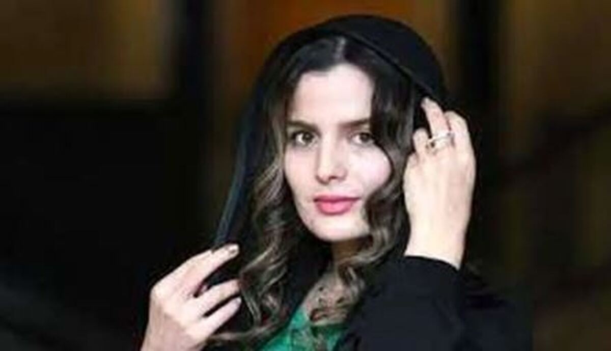 استایل الگانت غزاله اکرمی با کت خز+عکس