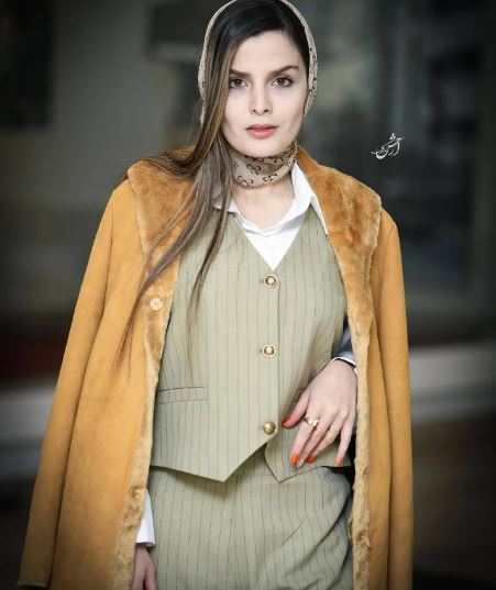 استایل الگانت غزاله اکرمی با کت خز+عکس