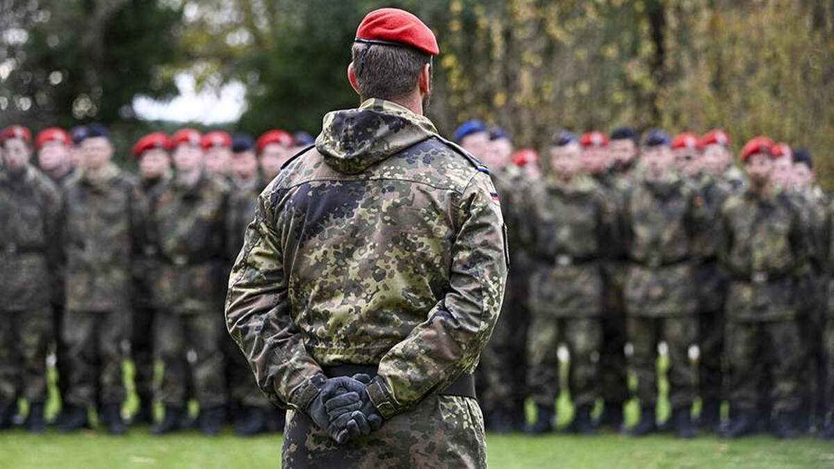 رئیس جمهور آلمان بار دیگر خواستار اجرای خدمت سربازی برای همه شد.