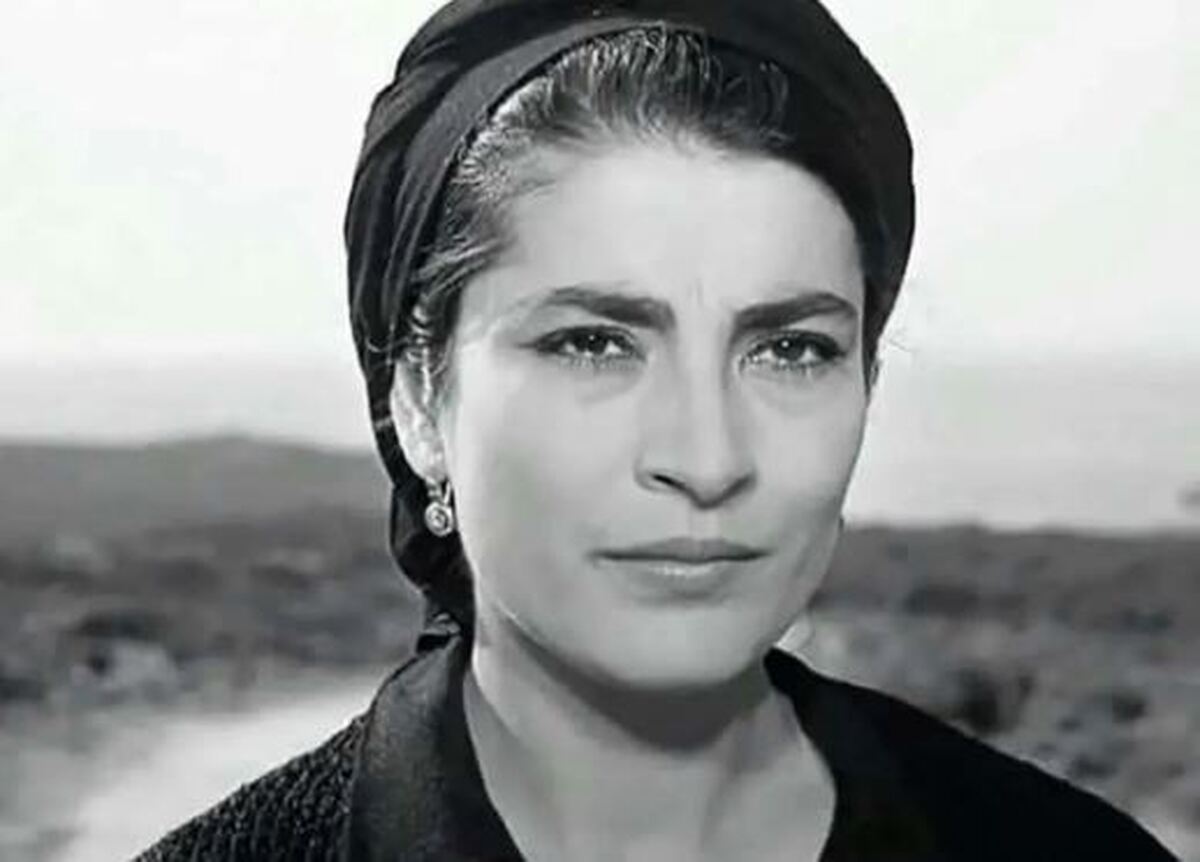 ایرنه پاپاس در حال بازی کردن با یک کودک شکار شد! +عکس