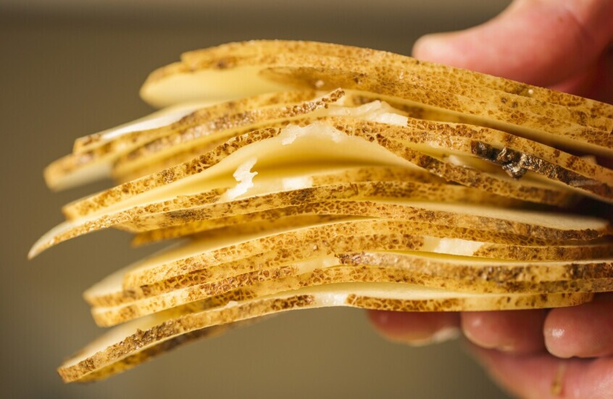 سیب‌زمینی در جوراب... یک ترند عجیب که در تیک‌تاک برای درمان سرماخوردگی در حال گسترش است... چقدر صحت دارد؟!