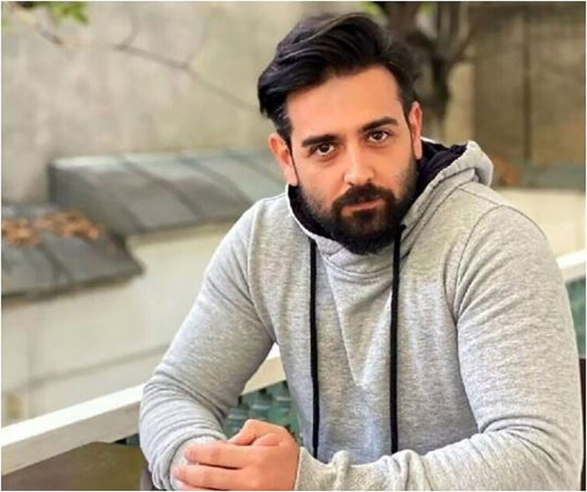 قاب‌های دیدنی از امیرحسین آرمان کنار پدر و مادر واقعی اش/خانوادگی خوشتیپ و خوش استایل‌اند!