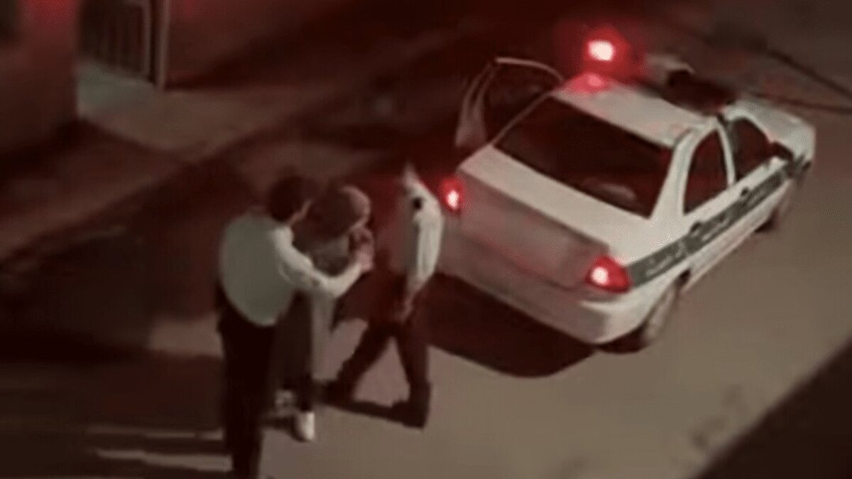 اطلاعیه پلیس درباره بازرسی بدنی یک خانم جوان توسط مأموران